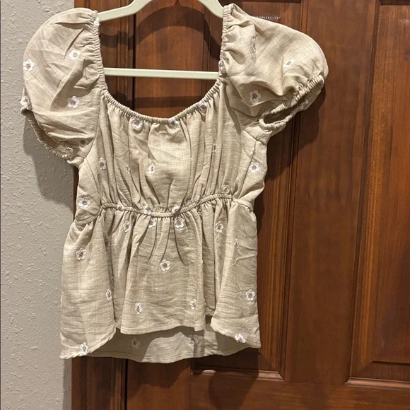 Blu Pepper Beige Floral Puff Sleeve Blouse - Adorable - Picture 3 of 4